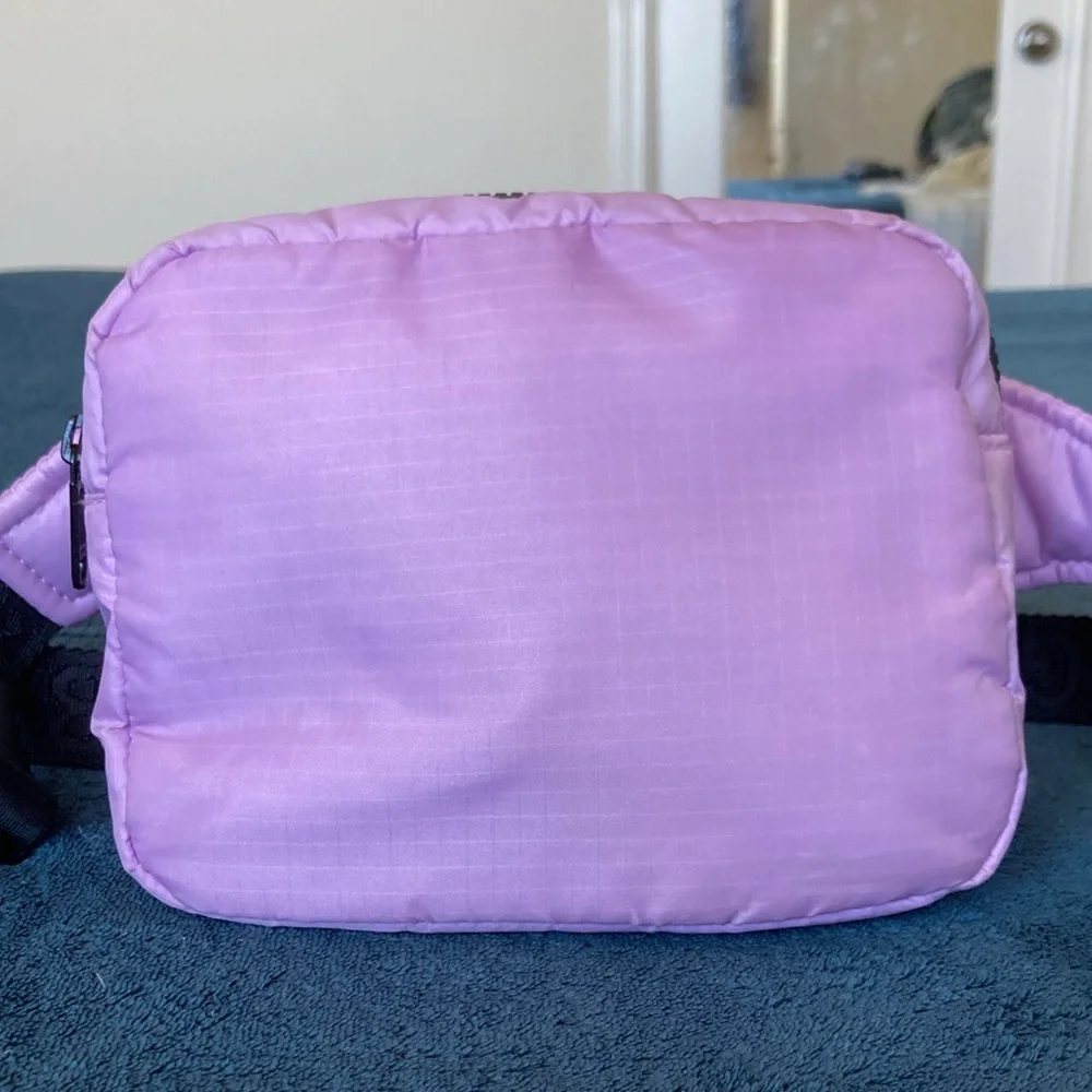 BAGGU Puffy Fanny pack Crossbody Bag in Lavender Lilac - Picture 3 of 13